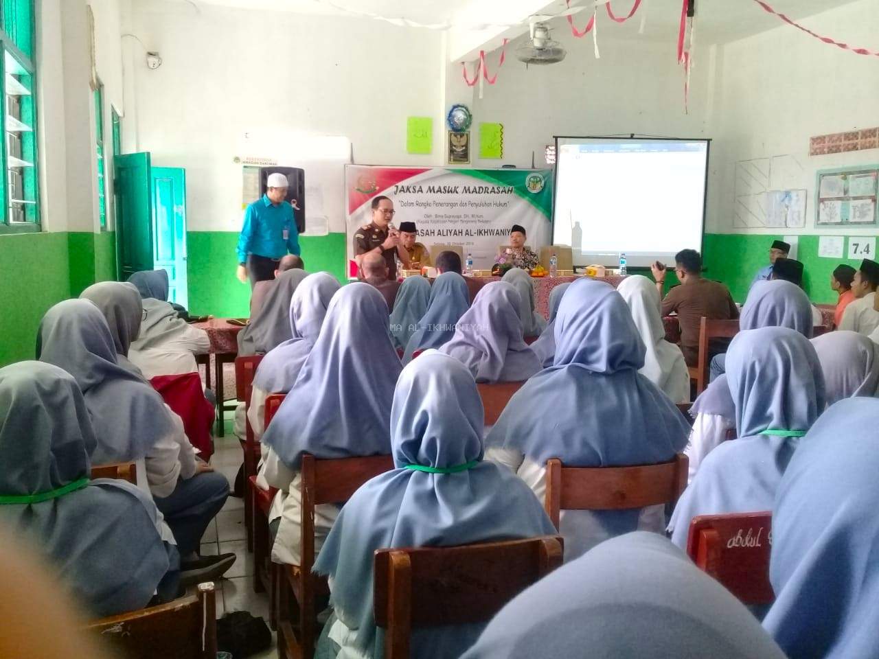 Kejaksaan Negeri Kota Tangsel Adakan Program Jaksa Masuk Madrasah