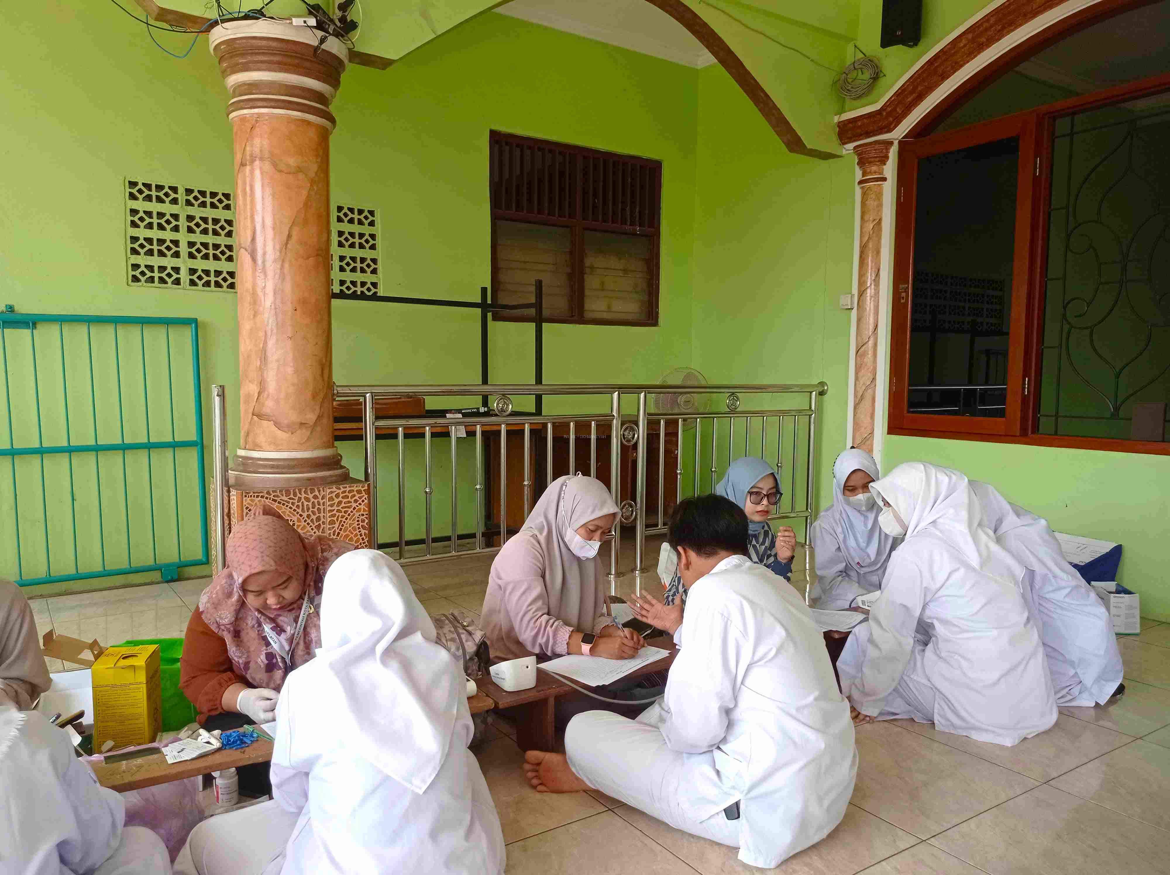 Pemeriksaan Kesehatan oleh Tim Puskesmas Jurang Mangu